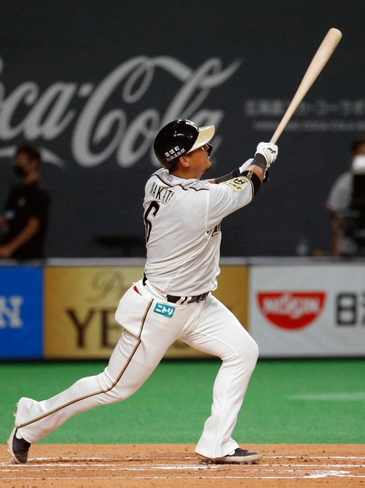 　１回、中田が左越えに勝ち越し２ランを放つ