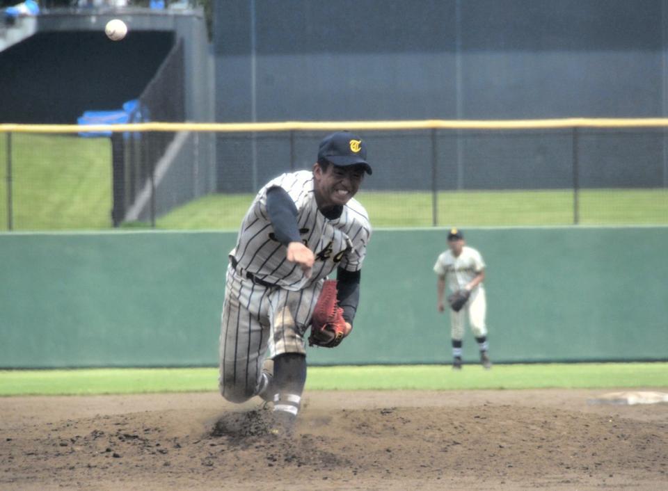 　２番手で４回無失点に抑えた東海大相模・金城