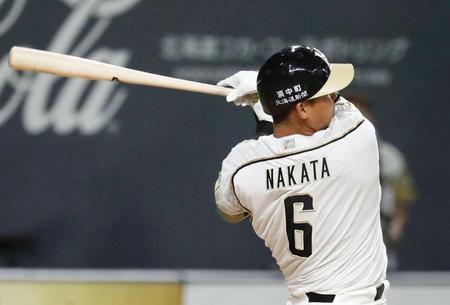 　４回日本ハム１死、中田が左越えに本塁打を放つ＝札幌ドーム