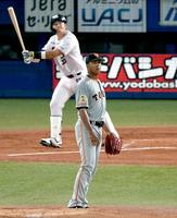　１回、村上に逆転２ランを浴びる巨人先発のディプラン