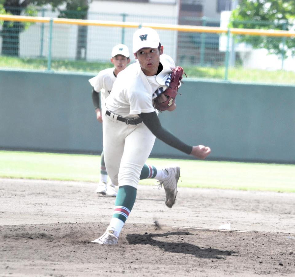 七回から救援登板した来秋ドラフト候補の小園（撮影・永井優花）
