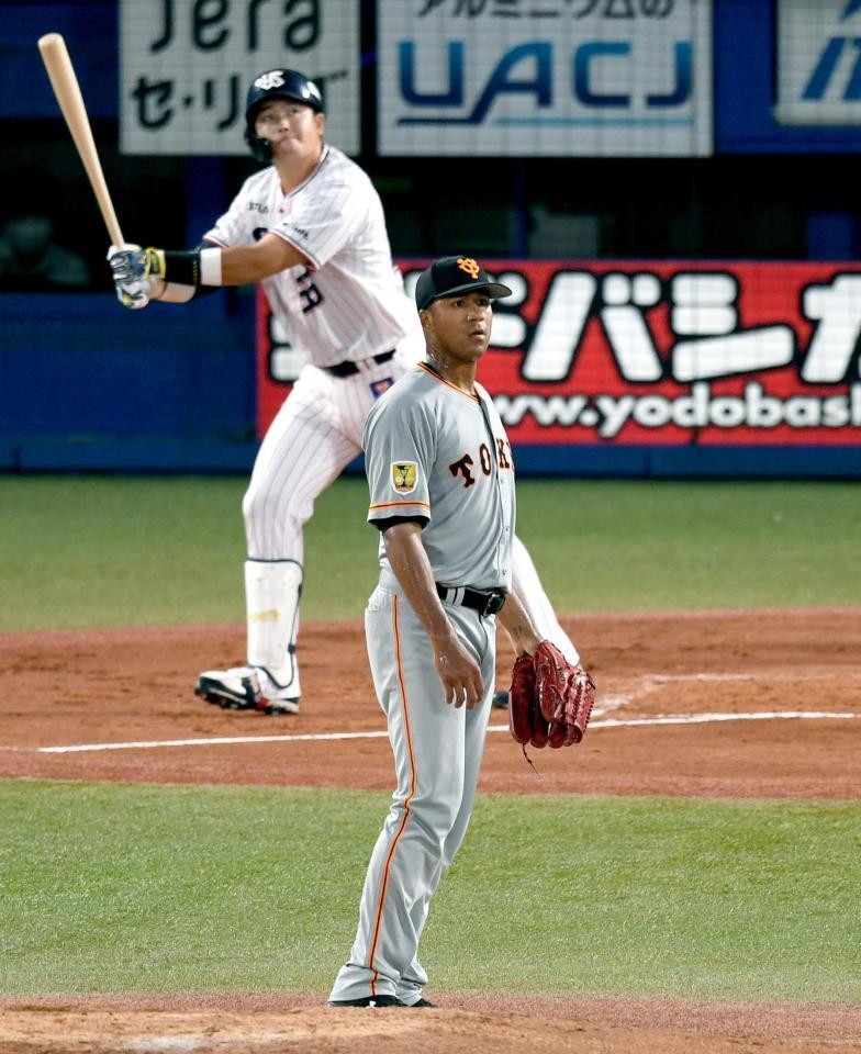 　１回、村上に逆転２ランを浴びる巨人先発のディプラン