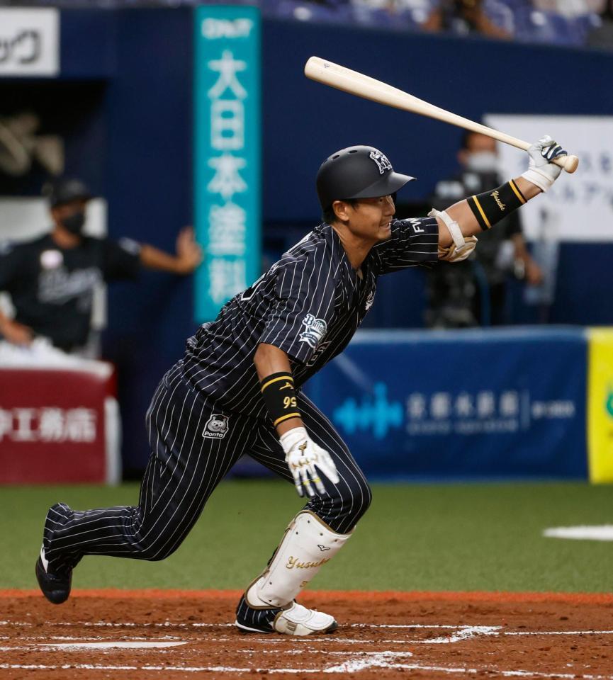 ４回、松井佑が投手強襲の適時打を放つ＝京セラドーム