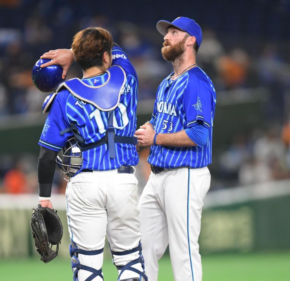 　２回、巨人打線につかまり降板するＤｅＮＡ・パットン