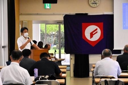 大会概要を説明する高知県高野連の山崎正明理事長