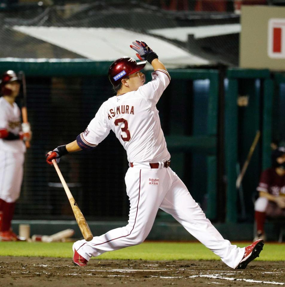 　６回、楽天・浅村が中越えに通算２００本塁打となる勝ち越しソロを放つ（共同）