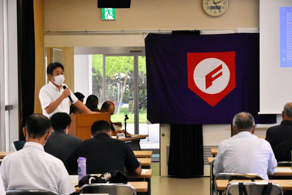 大会概要を説明する高知県高野連の山崎正明理事長