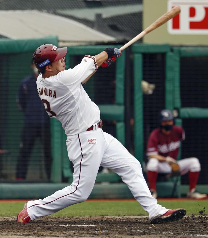 　３回、浅村が左中間に逆転３ランを放つ