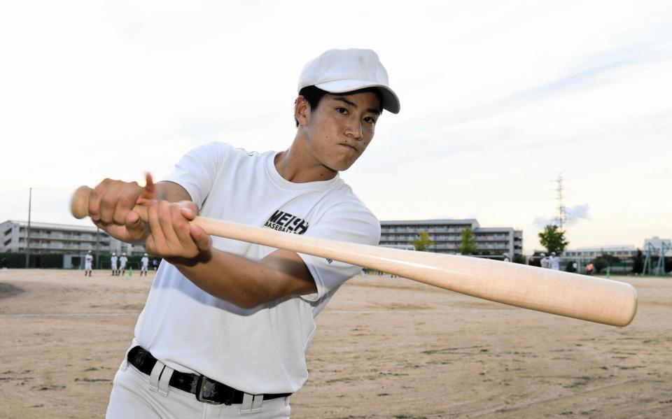 プロ志望届を日本高野連に提出した明石商の来田（撮影・後藤亮平）