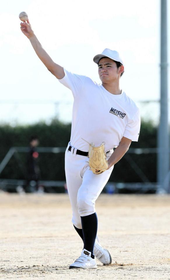 プロ志望届を日本高野連に提出した明石商の中森（撮影・後藤亮平）