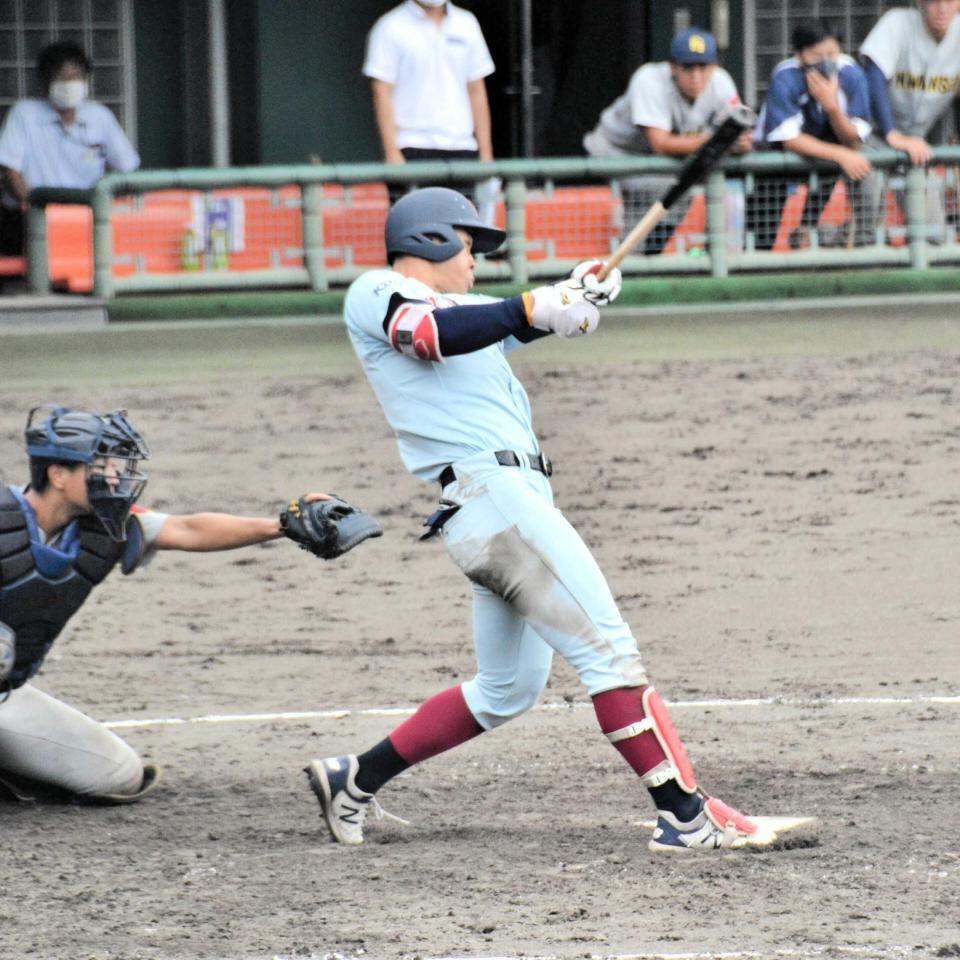 　２安打４打点の活躍を見せた近大・佐藤