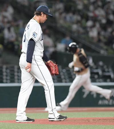 　１回、中田翔に本塁打を浴びる西武・高橋光成