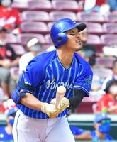 １回、先頭打者本塁打を放つ梶谷（撮影・立川洋一郎）