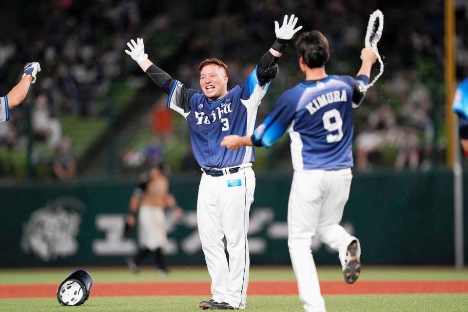 ８月２７日の日本ハム戦で逆転サヨナラタイムリーを放った山川（球団提供）