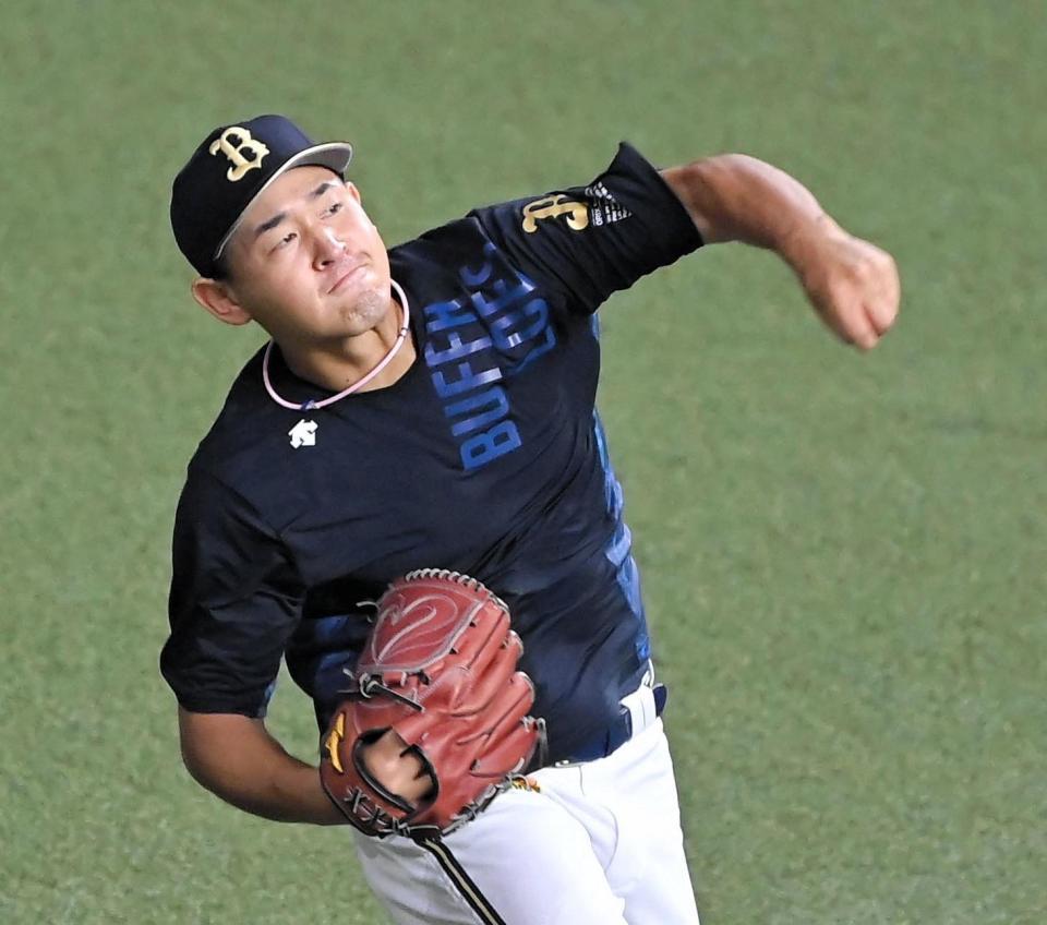 キャッチボールするオリックス・宮城大弥（撮影・高部洋祐）