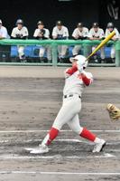 ２本塁打を含む３安打３打点の智弁和歌山・徳丸（撮影・道辻　歩）