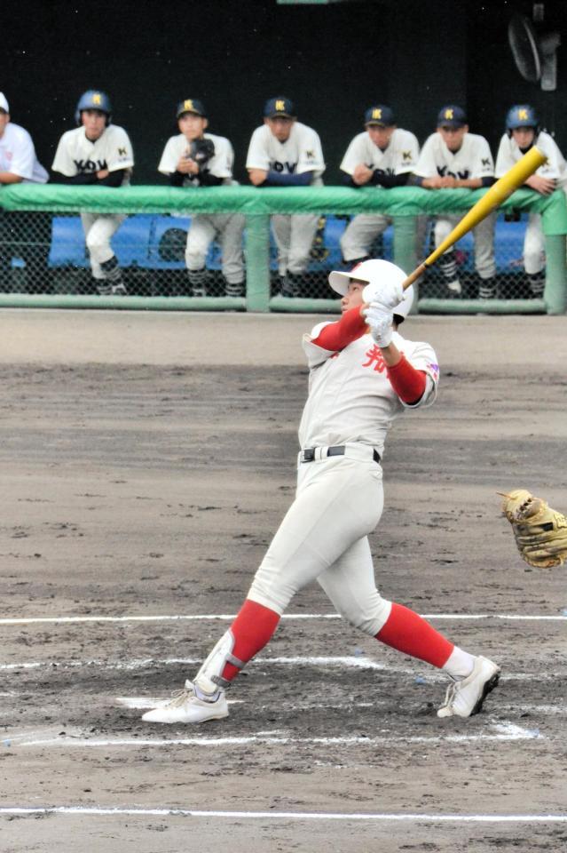 ２本塁打を含む３安打３打点の智弁和歌山・徳丸（撮影・道辻　歩）