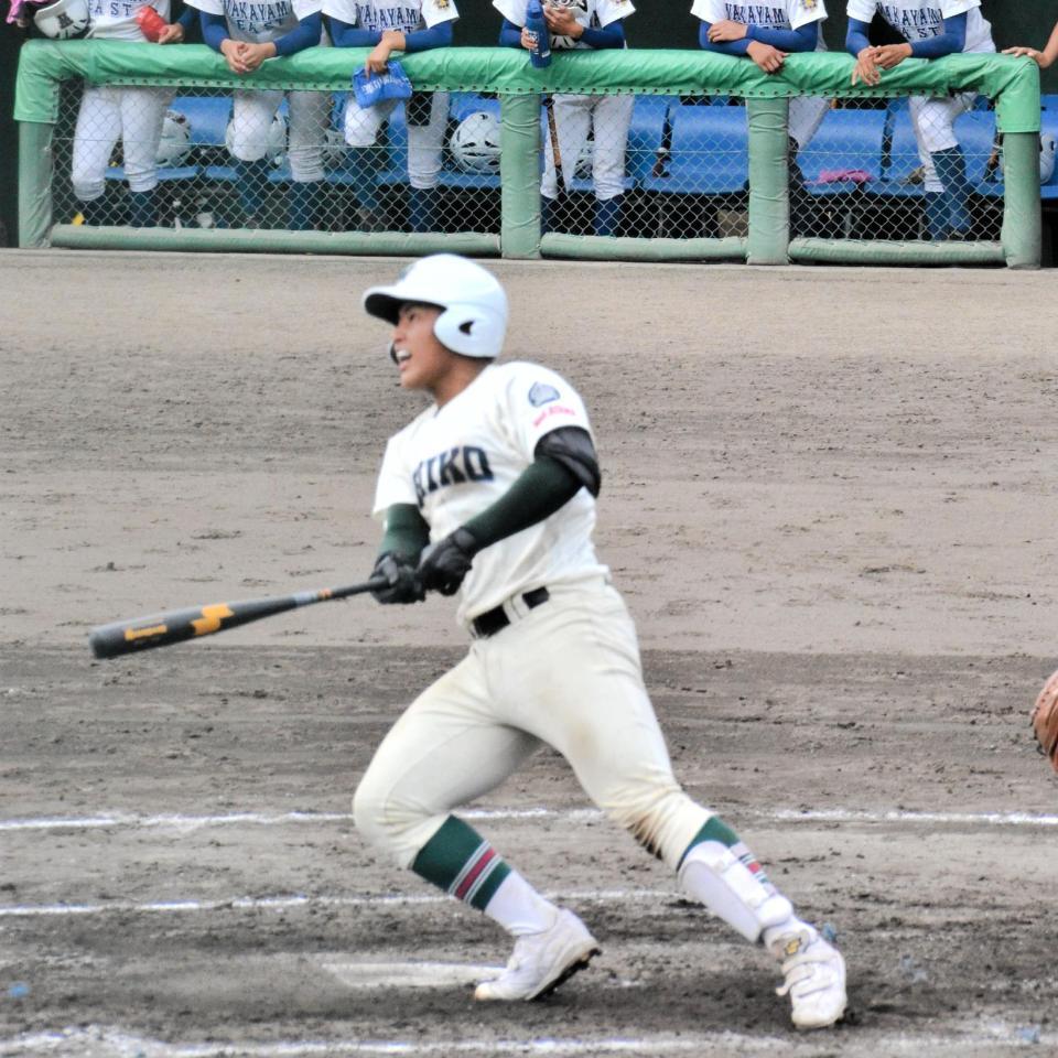 三回に逆転３ランを放った市和歌山・松川