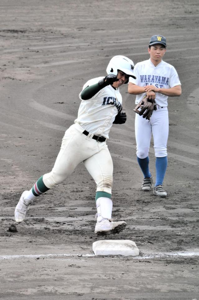 三回に逆転３ランを放った市和歌山・松川