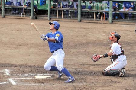 ７回１死一塁からプロ相手に豪快な２ランを放つＪＦＥ東日本・今川