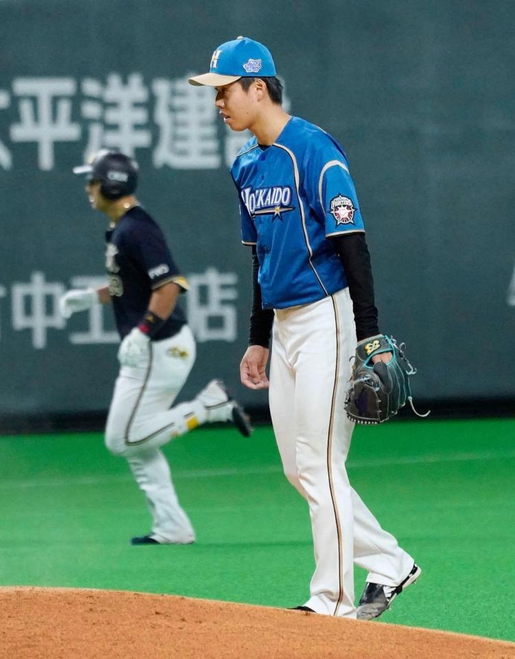 　４回、杉本（左）に本塁打を浴びた杉浦