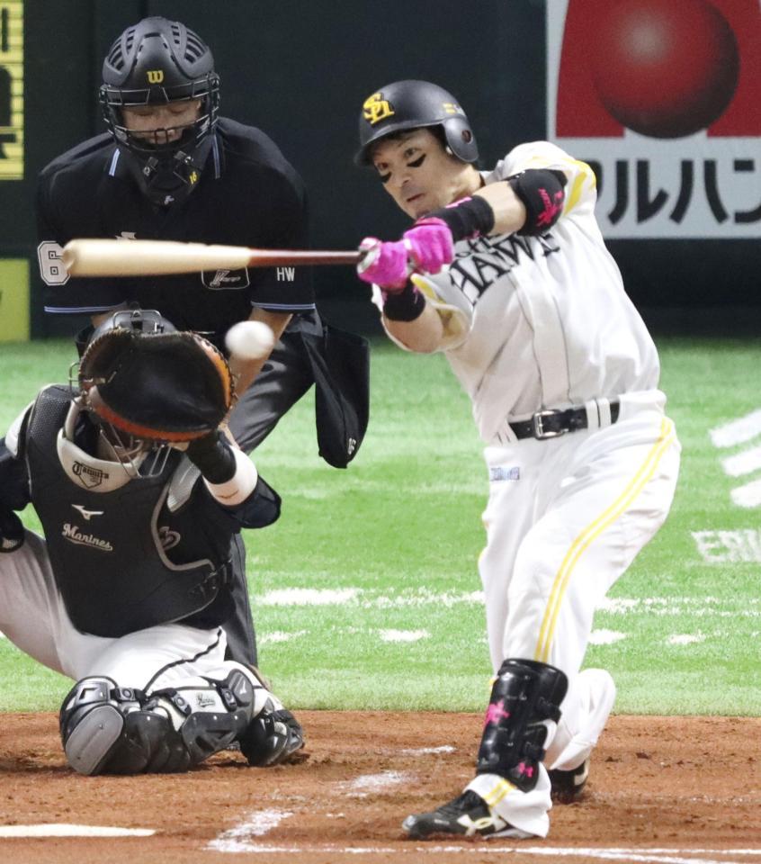 　２回、松田宣が左翼線に先制二塁打を放つ