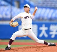 　力投する先発投手の早大・早川（撮影・中田匡峻）