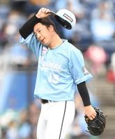 ６回途中で降板したロッテ・美馬学（撮影・開出牧）