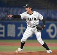 １失点で完投勝利した亜細亜大・平内龍太＝神宮球場（撮影・三好信也）