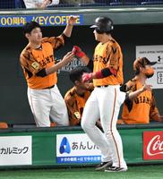 巨人が連敗脱出 菅野14勝目で最多勝へ 岡本は29号3ランで2冠前進