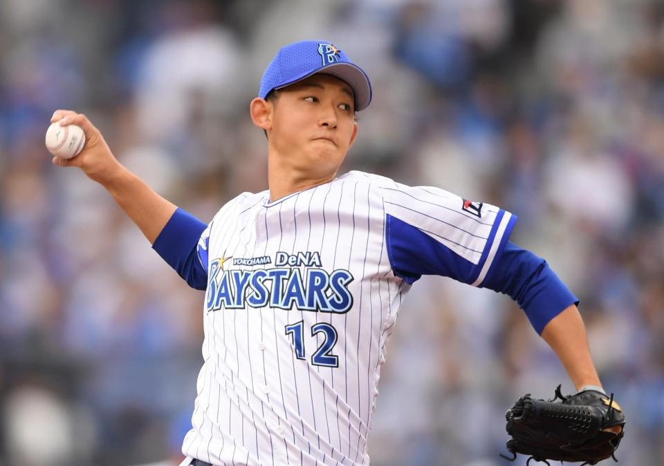 阪神打線を相手に力投するＤｅＮＡ・坂本＝横浜スタジアム（撮影・田中太一）