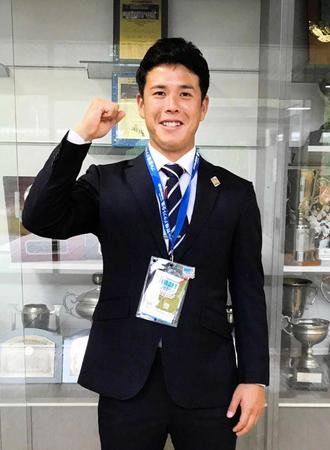 　球団からの指名あいさつを受けた楽天ドラフト３位指名のＥＮＥＯＳ・藤井（球団提供）