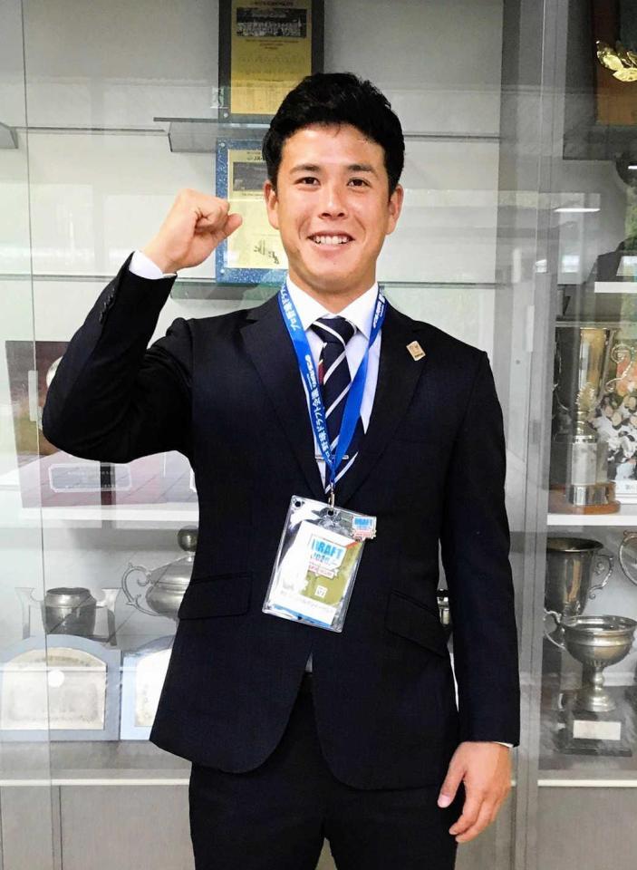 　球団からの指名あいさつを受けた楽天ドラフト３位指名のＥＮＥＯＳ・藤井（球団提供）