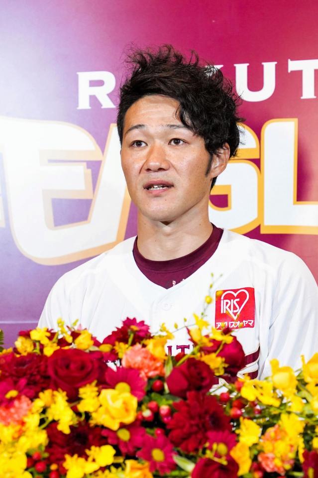 現役引退を表明し、会見を行った楽天・久保（球団提供）