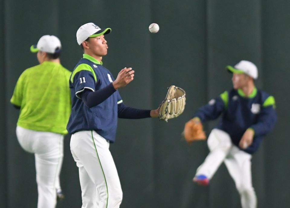 　１軍で調整する奥川（撮影・金田祐二）