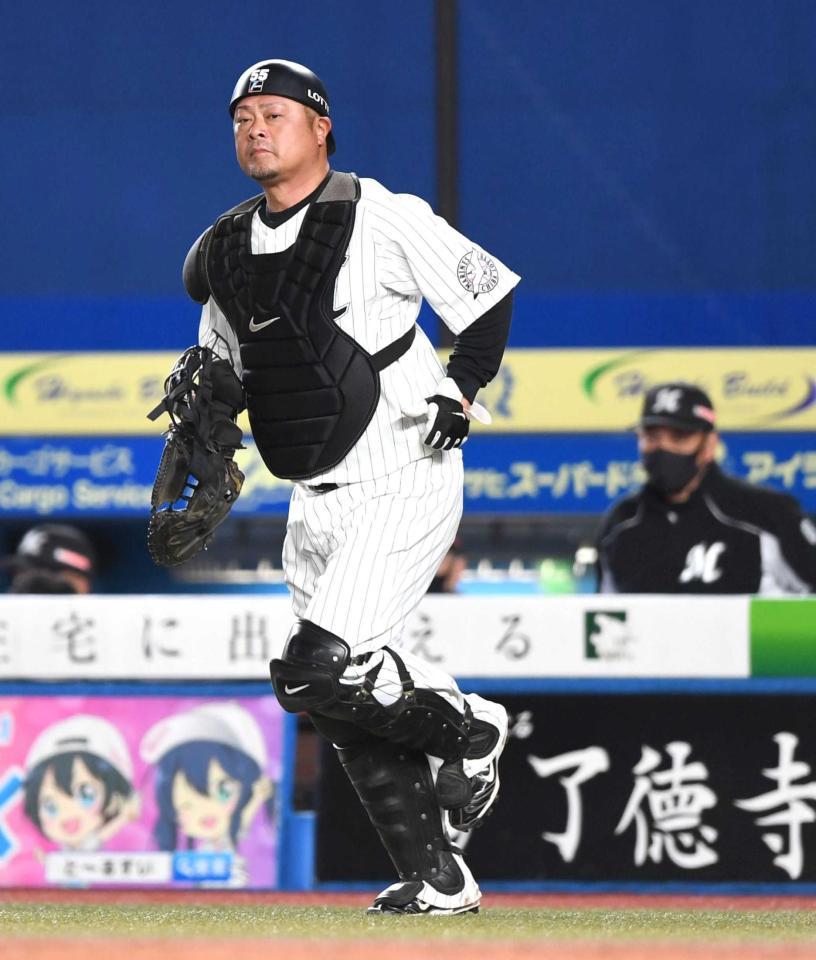 　９回、捕手で登場したロッテ・細川