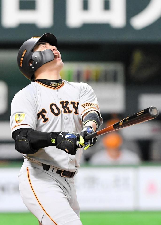 　１回、一邪飛に倒れる丸（撮影・北村雅宏）