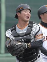 巨人・小山翔平＝３月２８日撮影