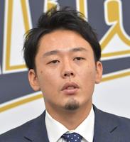 　推定１１００万円で更改した金田（撮影・佐々木彰尚）