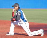 １２球団合同トライアウトに参加した新庄剛志氏＝神宮球場（撮影・中田匡峻）