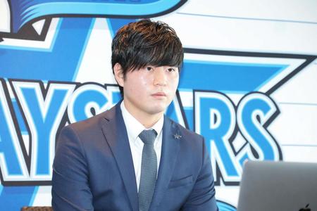 契約更改交渉を終え会見に応じるＤｅＮＡ砂田毅樹（代表撮影）