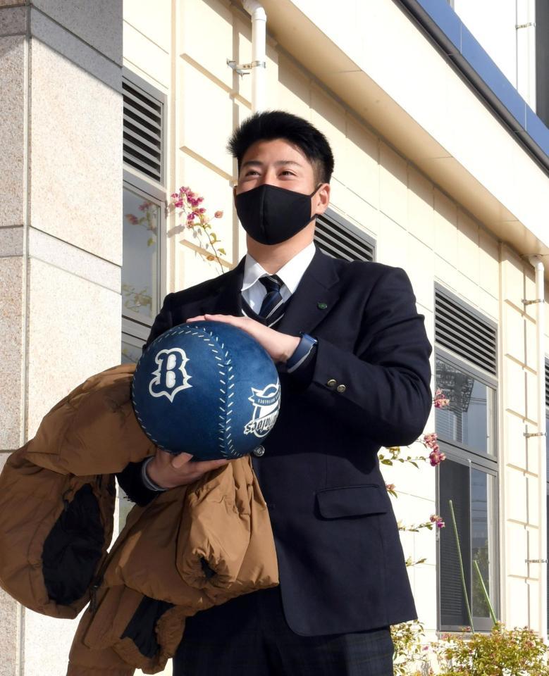 　入寮するオリックス・来田涼斗＝舞洲（撮影・山口登）