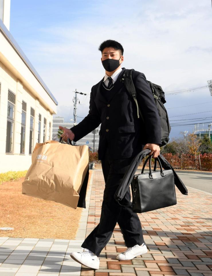 　入寮するオリックス・来田涼斗＝舞洲（撮影・山口登）