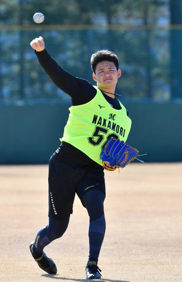 　キャッチボールをするロッテ・中森（代表撮影）