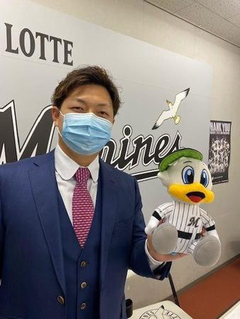 ロッテ残留を正式表明した松永（球団提供）