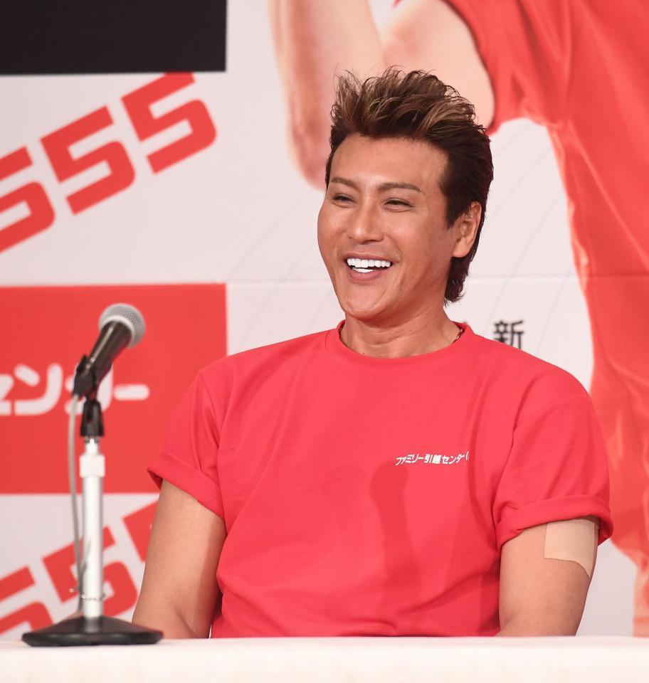 引っ越し会社の新イメージキャラクターに就任が決まった新庄剛志氏＝東京・ホテルメトロポリタン（撮影・高石航平）