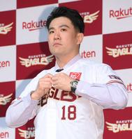 　ユニホームを着る楽天・田中将大（撮影・堀内翔）