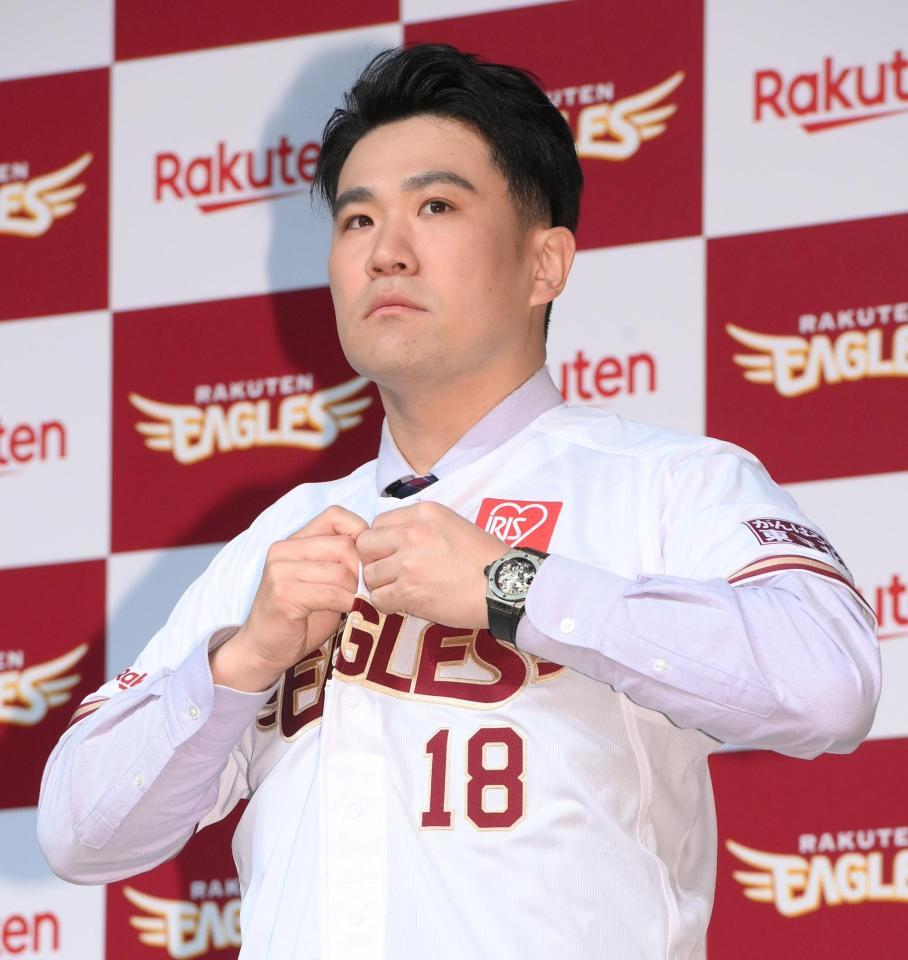 　ユニホームを着る楽天・田中将大（撮影・堀内翔）