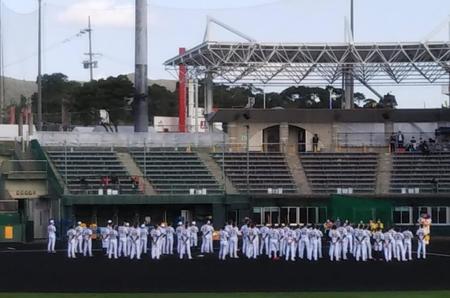 無観客のなかでセレモニーが行われた阪神キャンプ＝宜野座