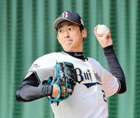 　投球練習に汗を流すオリックス・能見篤史（撮影・神子素慎一）